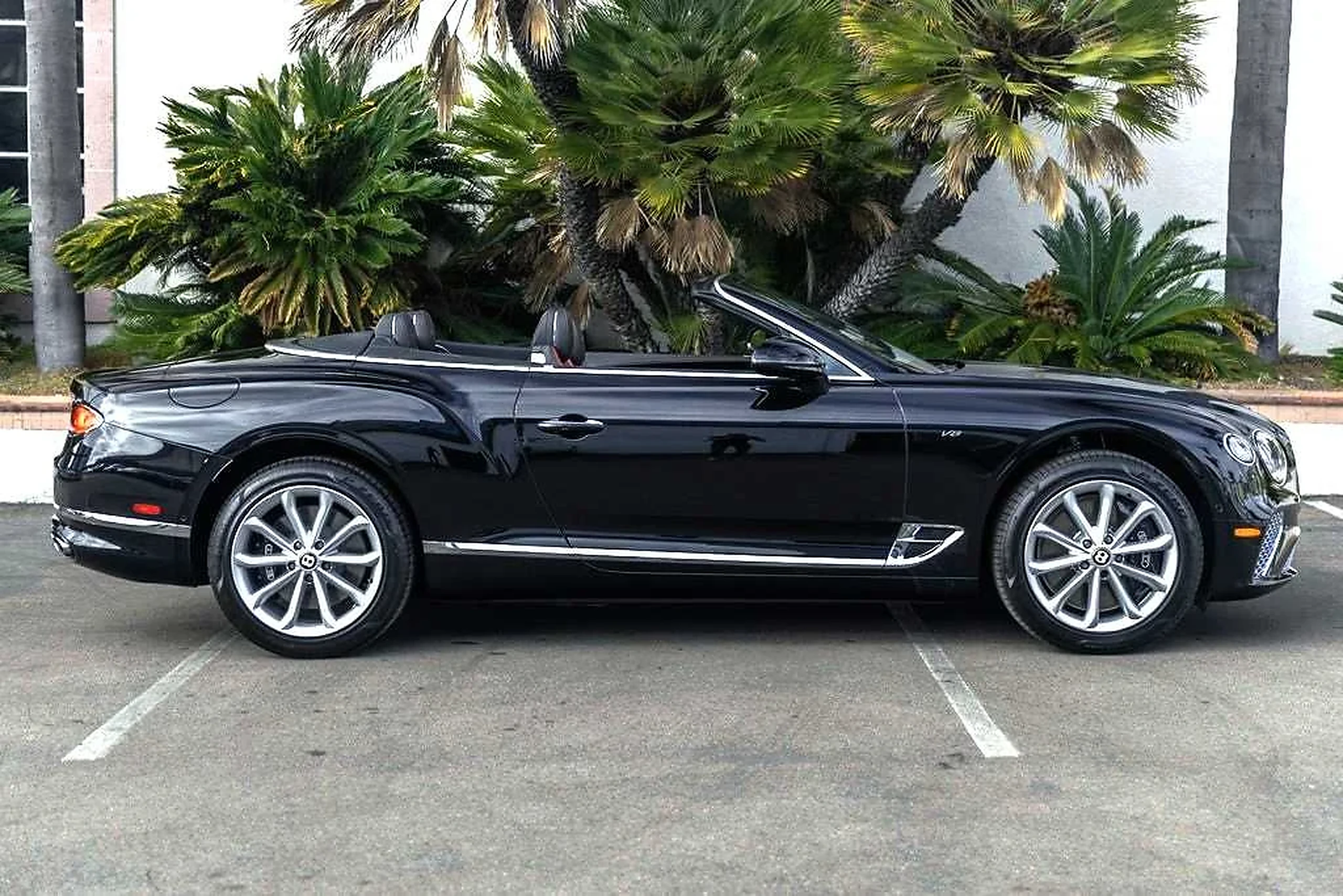 Bentley Continental GTC detail view selected for LUXURY.CAFE