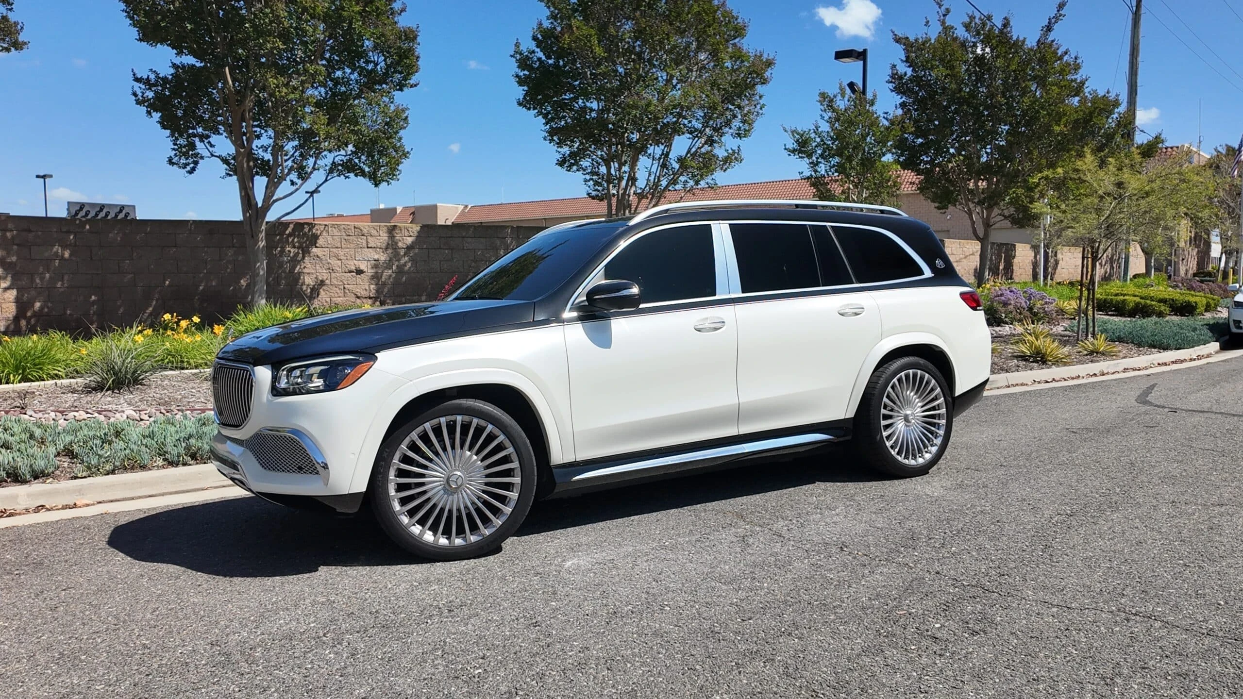Mercedes-Maybach GLS 600 detail relevant to corporate & executive rentals on LUXURY.CAFE
